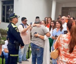 El ganadero Salim Haddad es recibido en su casa del barrio El Recreo de Montrería.