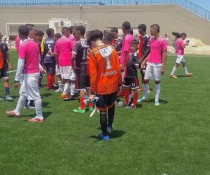 Niños en el entrenamiento de fútbol 