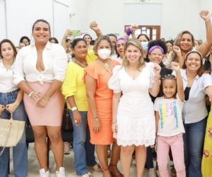 Gobierno de Virna Johnson acompaña integralmente a mujeres con cáncer de mama