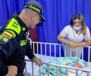 El coronel Jorge Urquijo y personal médico del Hospital Niño Jesús