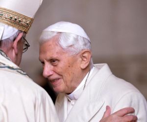 El Papa Francisco pidió por la salud de Benedicto XVI.