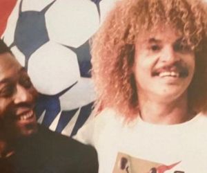 El Pibe junto a Pelé. 