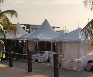 Feria ubicada en la playa de la Bahía de Santa Marta. 