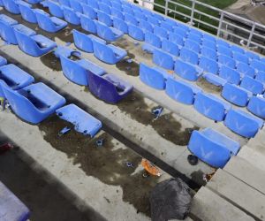 El escenario fue vandalizado en la noche del sábado. 
