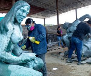 Estatuas que están restaurando. 