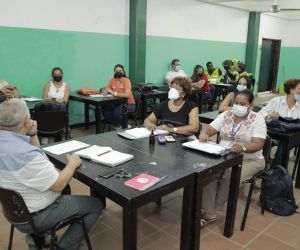 El equipo interdisciplinario se reunió durante el día con decenas de estudiantes para escuchar las denuncias.