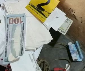 Las divisas extranjeras falsificadas, al parecer, eran enviadas en encomiendas.