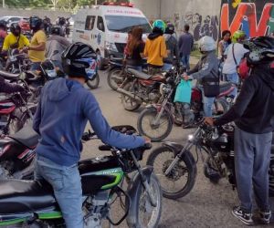 Motociclistas en el punto de encuentro.