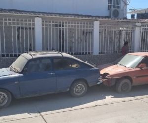  Vehículos abandonados en las calles de la Santa Marta. 