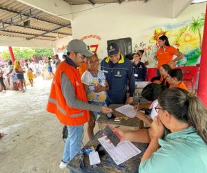 Entrega de ayudas humanitarias