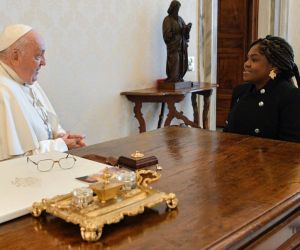 Papa Francisco y la vicepresidente Francia Márquez