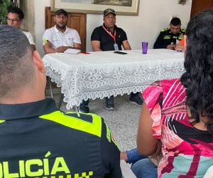 Reunión sostenida con líderes de la comunidad.