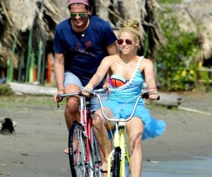 Carlos Vives y Shakira en grabacion de La Bicicleta 