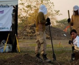 Forenses de la UBPD en las labores de búsqueda en el cementerio alterno de El Copey.