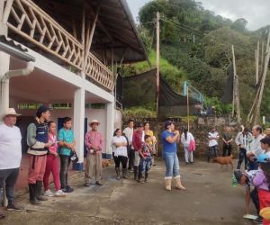 La Unidad Nacional de Gestión del Riesgo realiza trabajo en Villamaría sobre cómo sería una evacuación en caso de una emergencia.