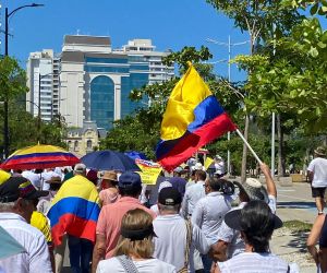 Los samarios salieron a las calles a manifestar su inconformidad en contra del gobierno de Gustavo Petro.