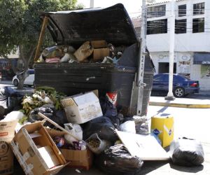 Así lucen algunos contenedores en la ciudad.