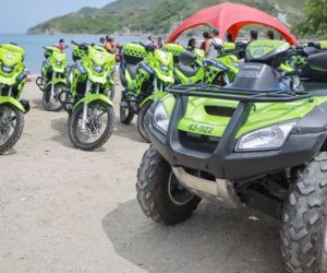 Entrega del parque automotor en Taganga.