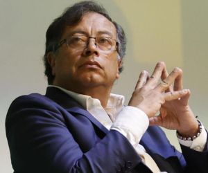 Gustavo Petro no asistió al evento programado en Bucaramanga dejó esperando a 5.000 personas.