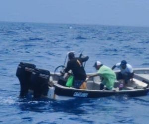 Los tres pescadores en alta mar en el sur de San Andrés