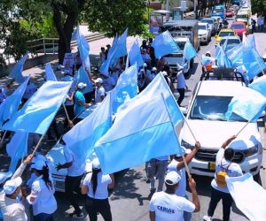 Toma de semáforos por parte de la campaña de Carlos Pinedo.