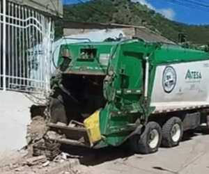 Carro de basura accidentado 