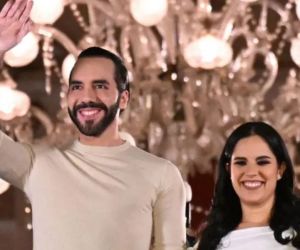 Nayib Bukele y su esposa Gabriela Rodríguez.