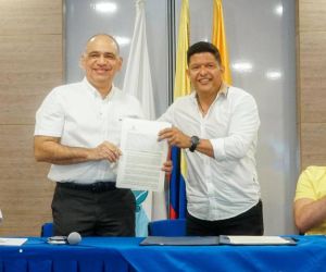 Alcalde Carlos Pinedo y el rector de la Unimagdalena, Pablo Vera Salazar.