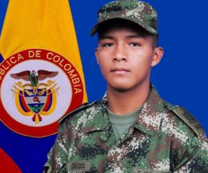 Alexander Orozco, señalado de usar su arma de dotación para disparar contra varios de sus compañeros.