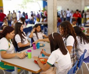 Entrega de alimentos del PAE en Santa Marta