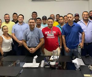 Reunión con el gremio de taxistas en Santa Marta.