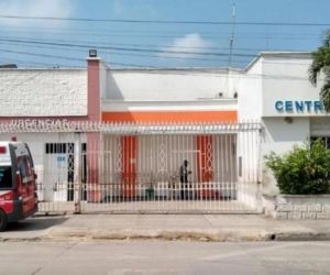 La mujer fue trasladada al Hospital Materno Infantil 13 de Junio, donde se confirmó su deceso.