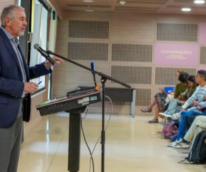 Unimagdalena recibió al Jefe de la MAPP-OEA durante conferencia sobre Paz en Colombia