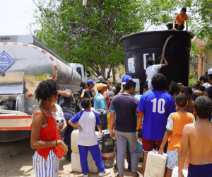 Alcaldía y Essmar entregaron más de 27 mil litros de agua en 161 barrios del distrito 