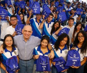 Entrega de kits escolares