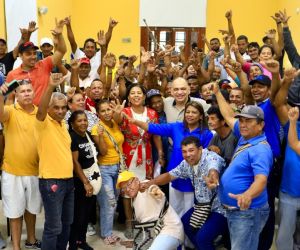 Carlos Pinedo cuello con ciudadanía. 