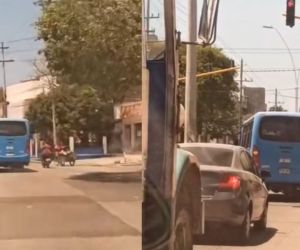 La denuncia resalta la peligrosidad de este comportamiento, que pone en riesgo la seguridad de otros conductores y peatones.