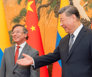 El Presidente Gustavo Petro y el mandatario de China, Xi Jinping.
