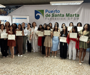Fundación Puerto de Santa Marta impulsa bilingüismo: 21 jóvenes se gradúan en inglés