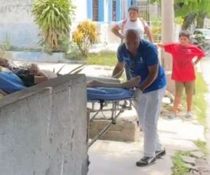 Traslado del adulto mayor a una clínica de mayor nivel.