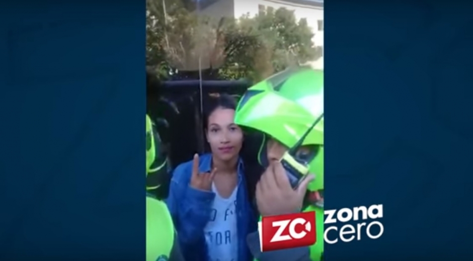 Zona Cero El colmo del descaro: la mujer saludó a la cámara tras el atraco sin ninguna vergüenza.