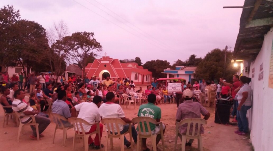 Debido a la situación generada por la presencia de burdeles y bares en Carreto, la comunidad ha organizado sendas asambleas en el sector para exigir acciones a la Alcaldía de El Piñón.