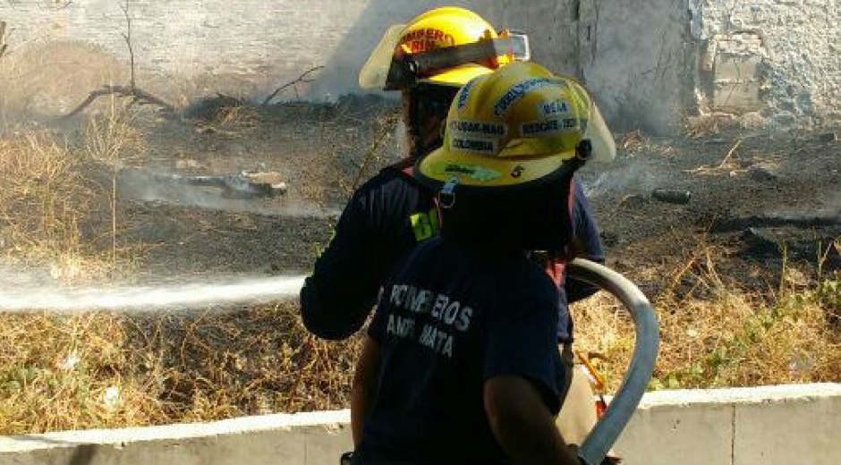 6 bomberos acudieron a sofocar las llamas. 