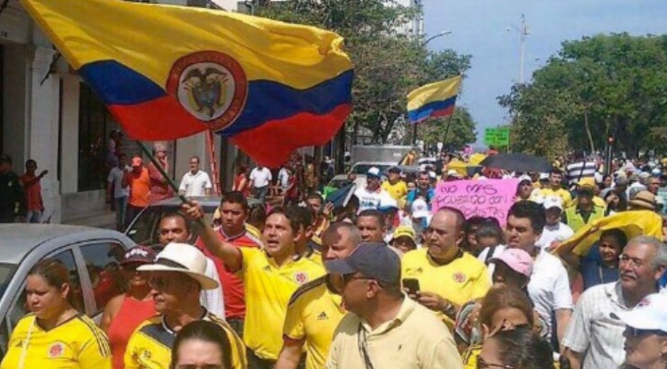 El senador Honorio Henríquez lideró la marcha en Santa Marta.