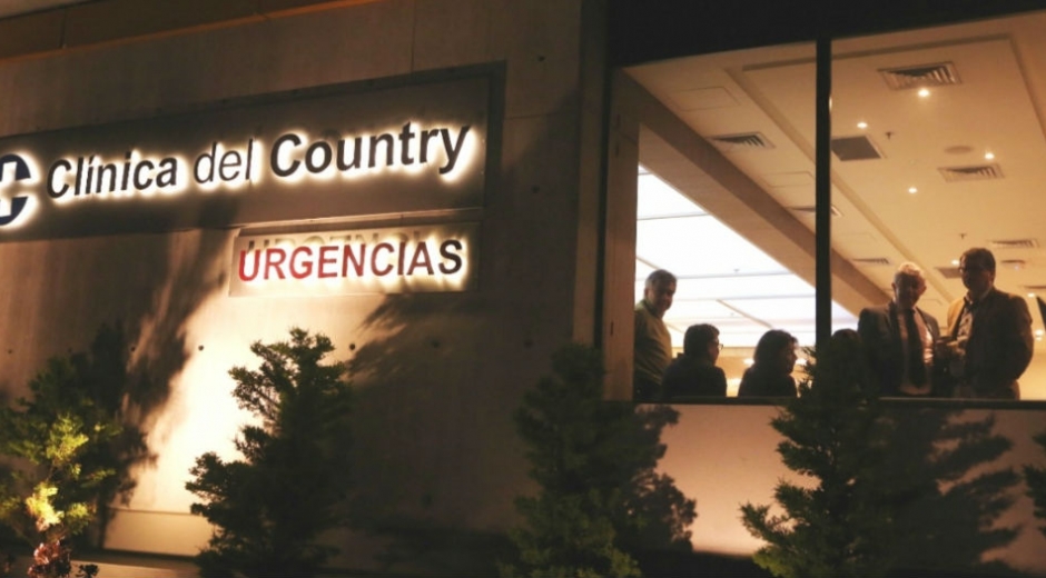 Fachada de la Clínica del Country a donde fueron llevadas las personas heridas en el Centro Comercial Andino.