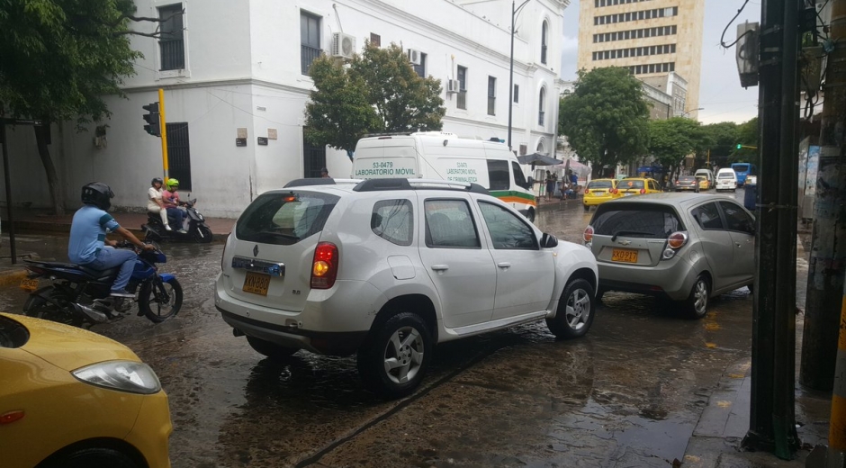 En la capital de Magdalena, desde muy temprano comenzaron las lluvias con fuertes vientos.