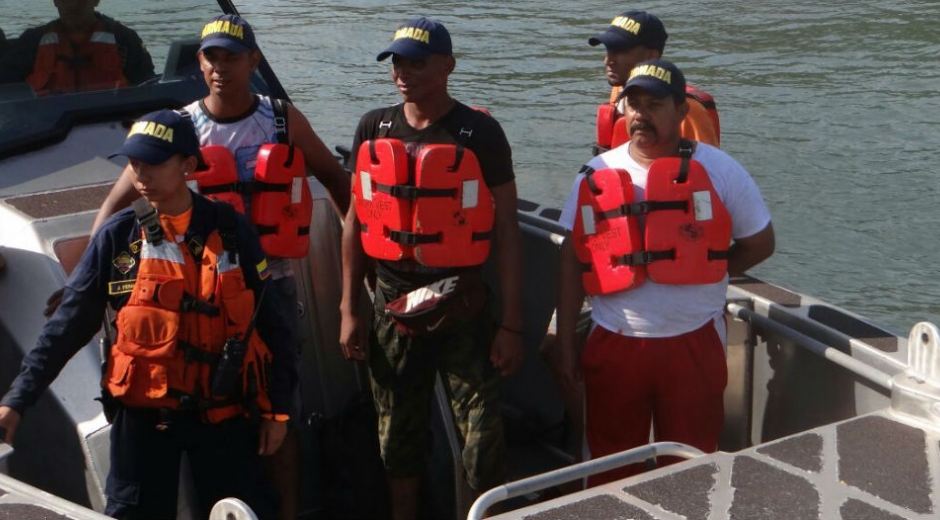 Tripulantes a su llegada a la Estación de Guarda Costa Santa Marta