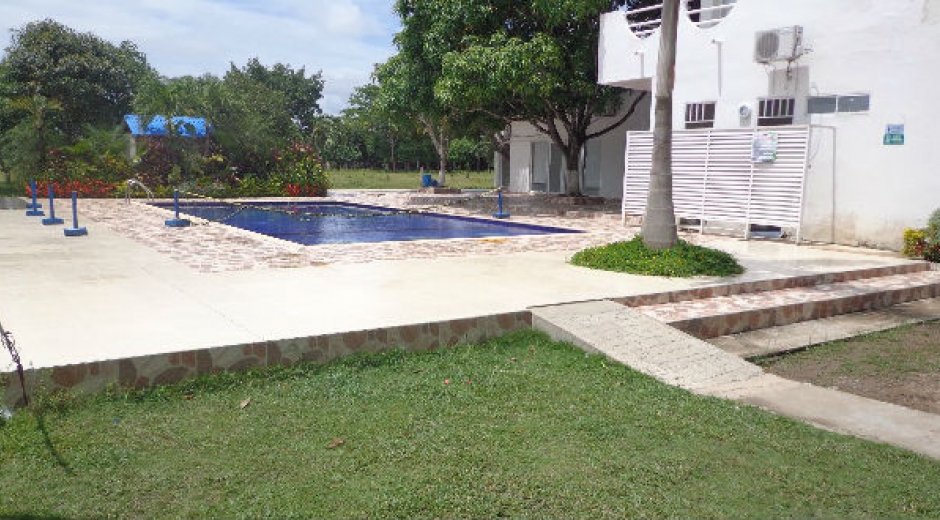 Los afiliados podrán disfrutar de hospedaje, piscina, quiosco, canchas múltiples y amplias zonas verdes pagando un valor de ingreso subsidiado que se ajuste a su economía.
