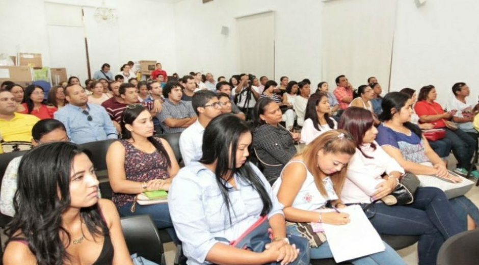 Docentes en la socialización de 'Viajeros del Pentagrama'.