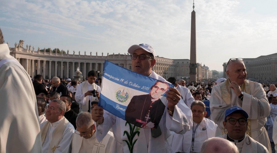 Miles de personas, religiosos y autoridades asistieron a la solemne proclamación en el Vaticano.